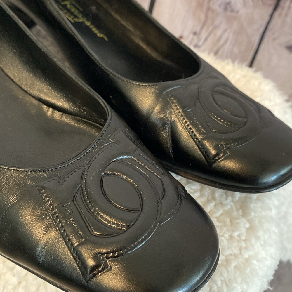 “SALVATORE FERRAGAMO” Women's Black Pumps…Sz 9 - Picture 3 of 9